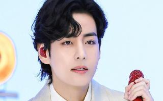 when-bts-v-aka-kim-taehyung-lit-up-the-grammys-with-his-smoking-controversy-on-flashback-friday-k-pop-boy-band
